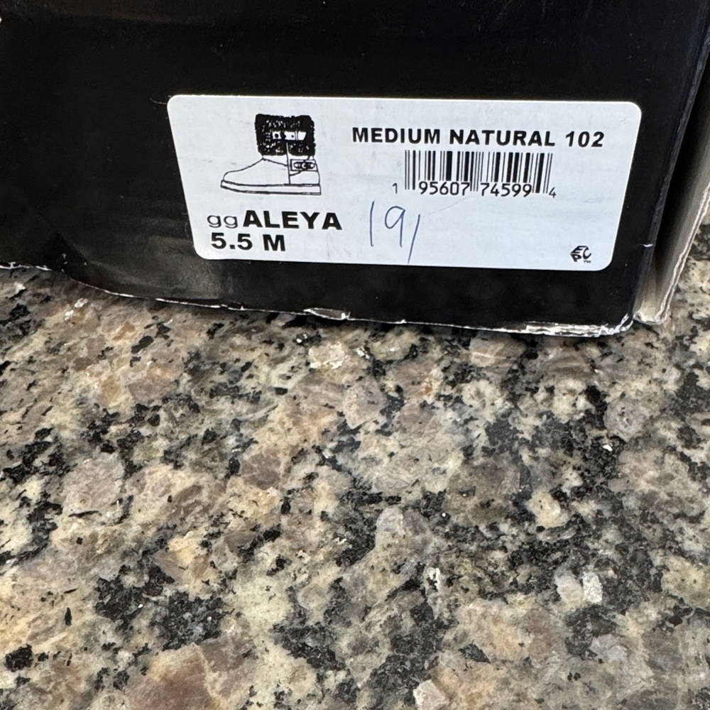 GBG Los Angeles Aleya Fur ankle Boots NEW 5.5 - Picture 13 of 13